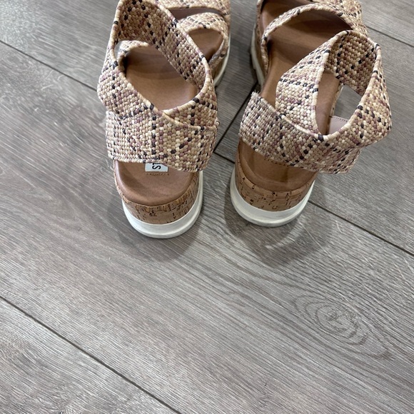 STEVE MADDEN • Beige Tone Ankle Strap Wedge Sandal • sz 7 - Picture 5 of 8